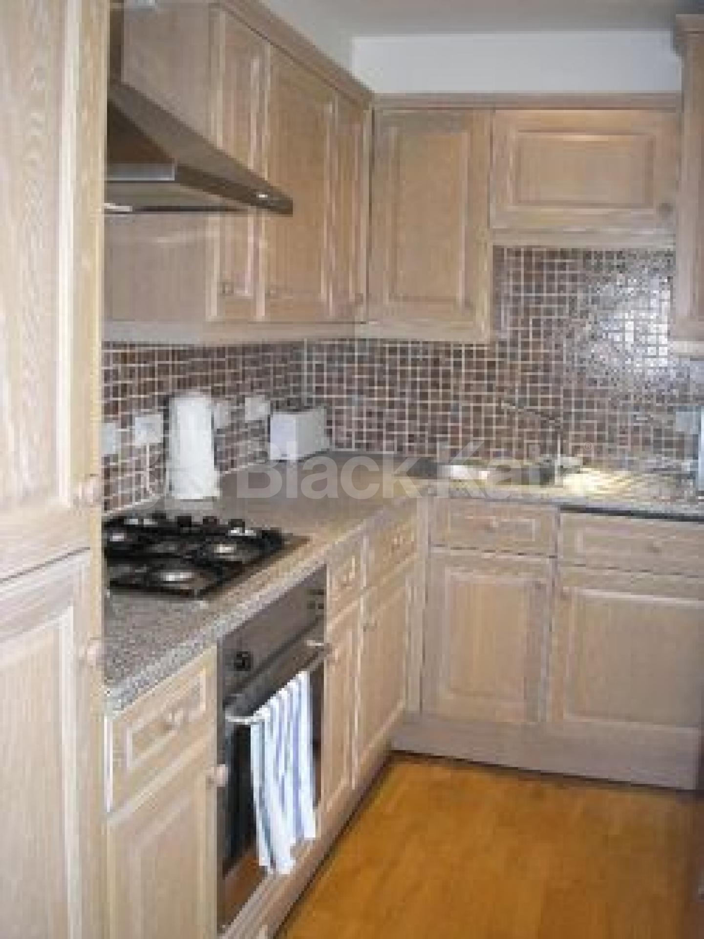 			2 Bedroom, 1 bath, 1 reception House			 Sussex Way, HOLLOWAY N7 N7